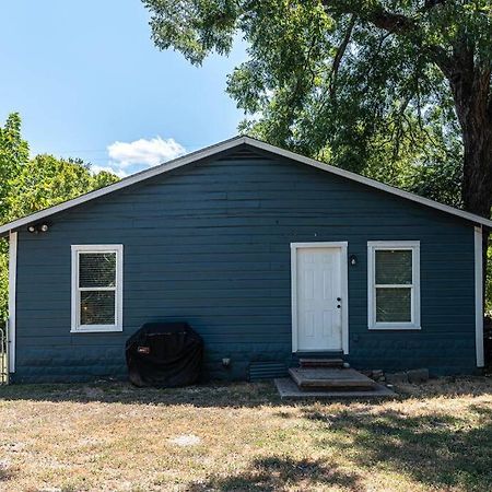 Escape To A Restored 1920S East Waco Bungalow エクステリア 写真