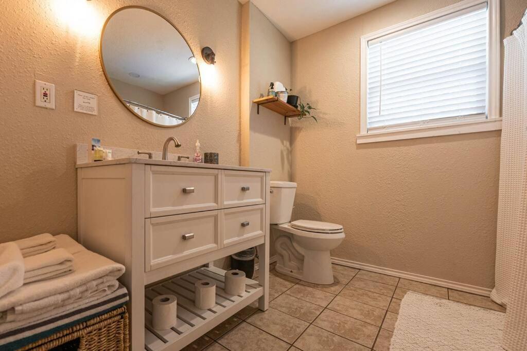 Escape To A Restored 1920S East Waco Bungalow エクステリア 写真
