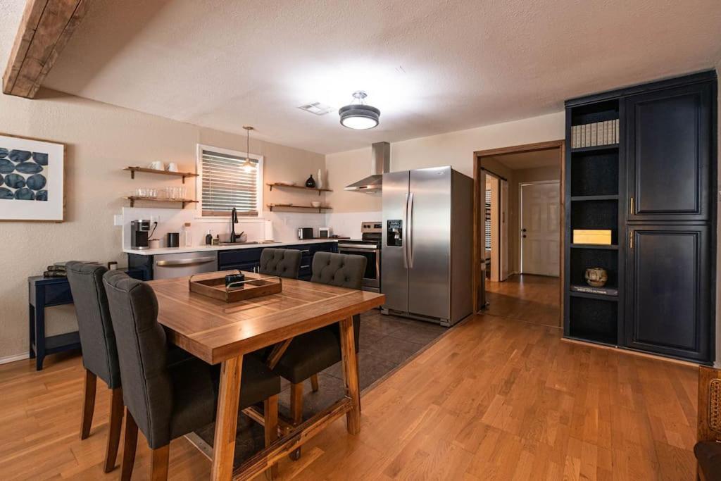 Escape To A Restored 1920S East Waco Bungalow エクステリア 写真
