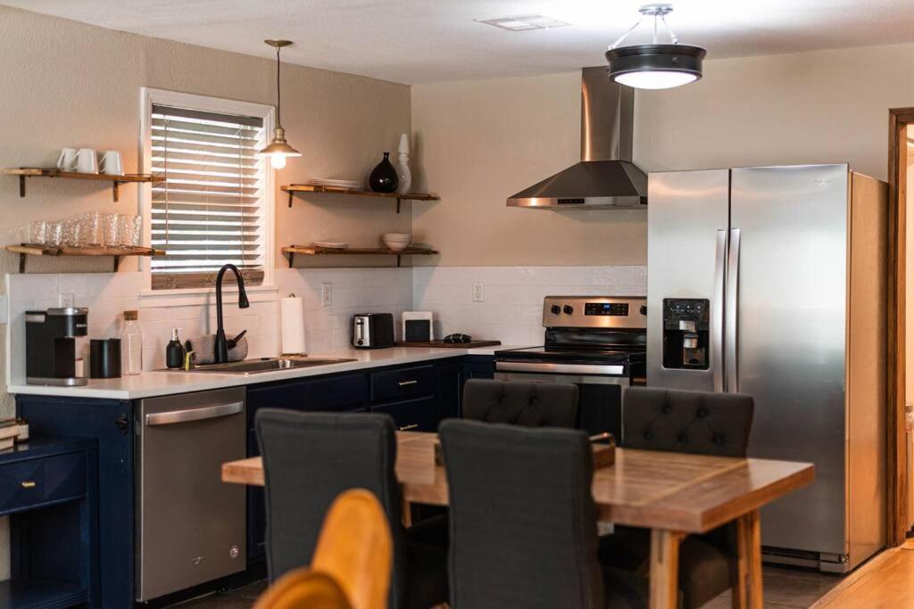 Escape To A Restored 1920S East Waco Bungalow エクステリア 写真