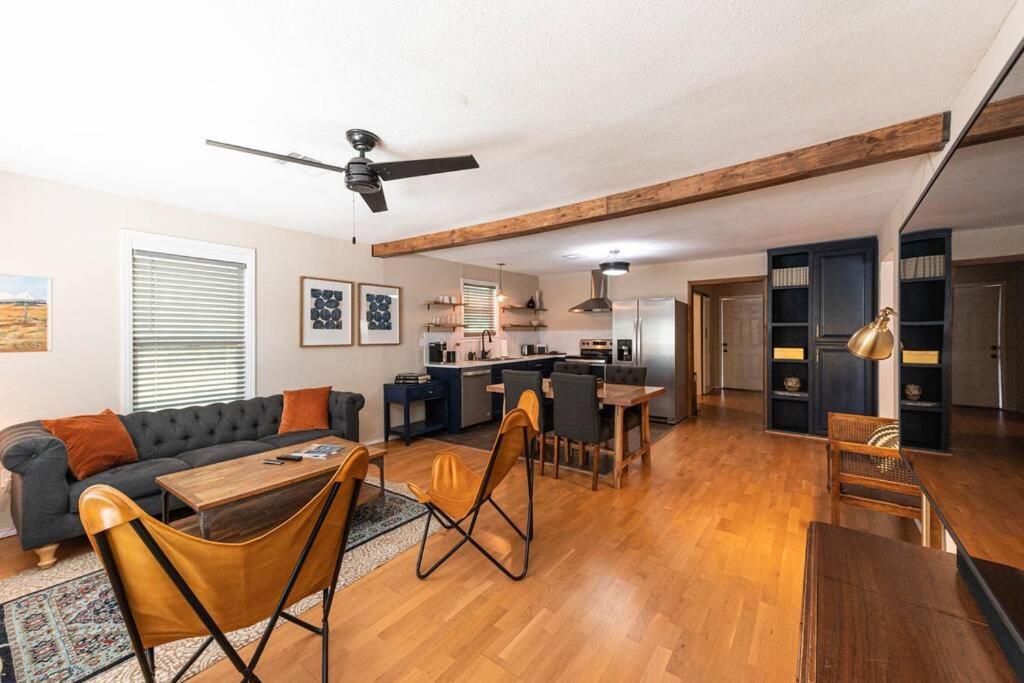 Escape To A Restored 1920S East Waco Bungalow エクステリア 写真
