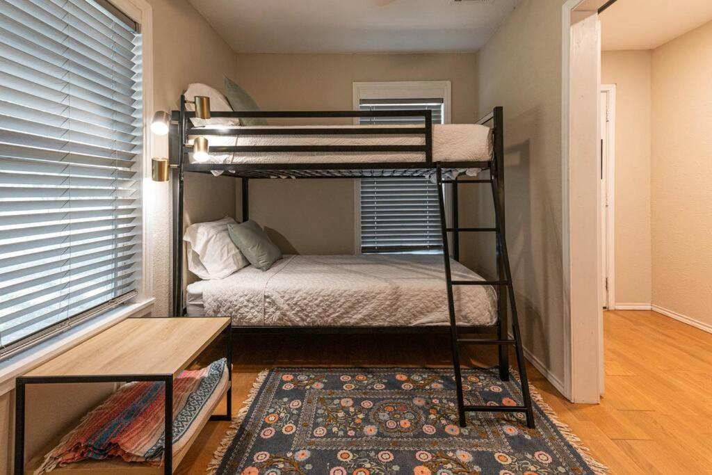 Escape To A Restored 1920S East Waco Bungalow エクステリア 写真