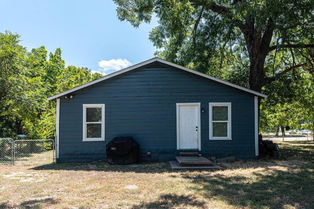 Escape To A Restored 1920S East Waco Bungalow エクステリア 写真